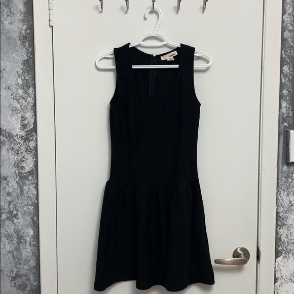 Mid cut black pattern dress - Picture 1 of 4